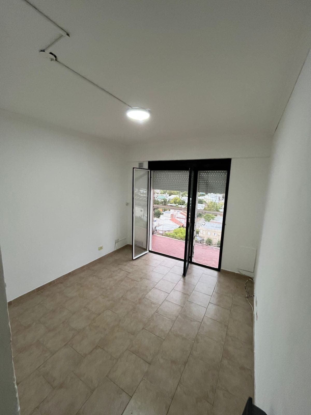 DEPARTAMENTO EN ALQUILER - EDIFICIO LAS TORRES 📍Combatientes de Malvinas y Belgrano – Piso 8 - imagen 1